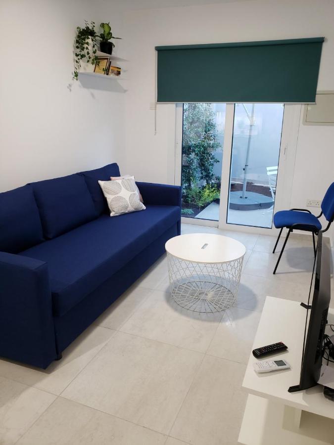 Modern & Cozy Studio W/ Backyard Near City Center Лімасол Екстер'єр фото