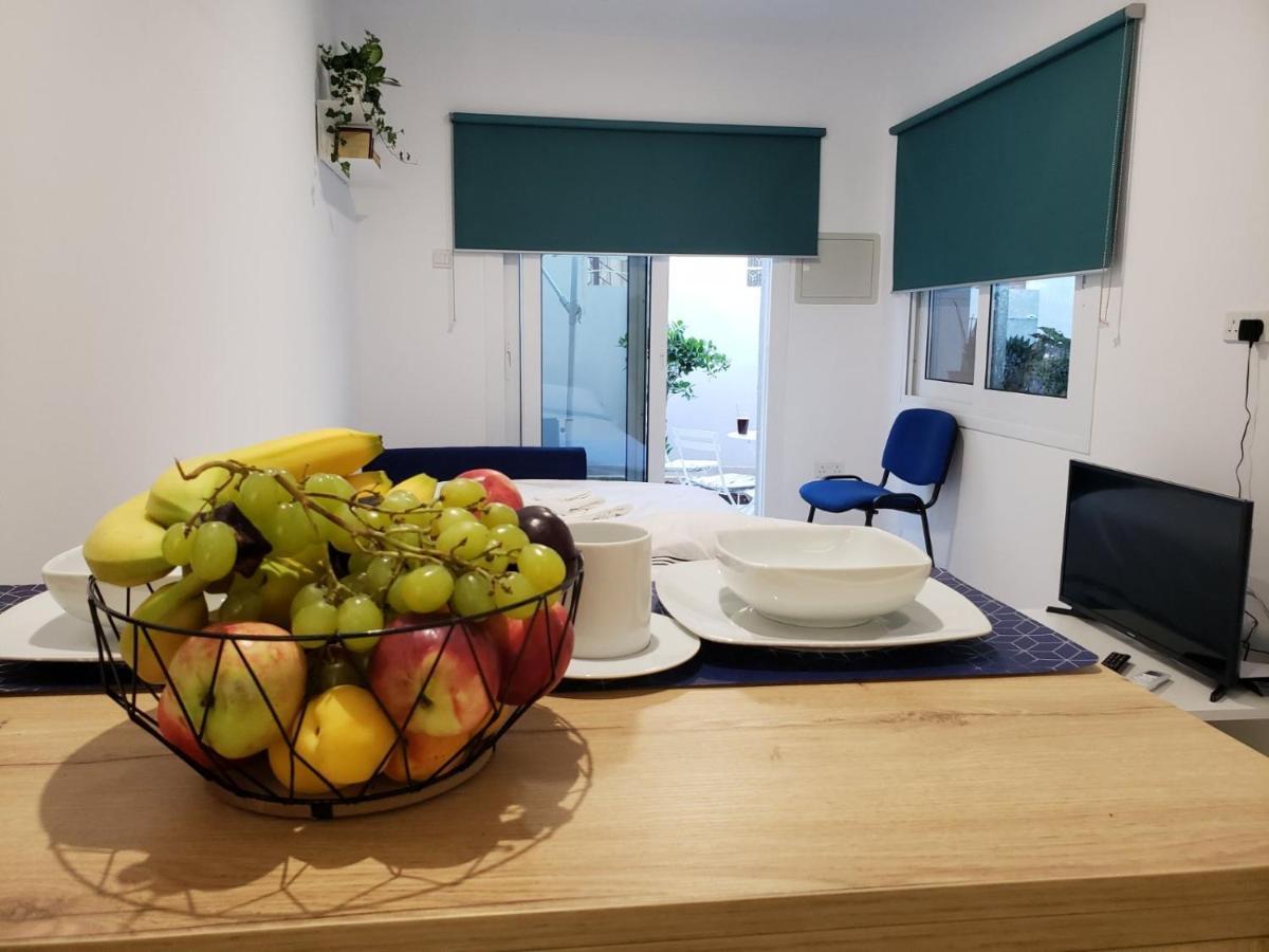 Modern & Cozy Studio W/ Backyard Near City Center Лімасол Екстер'єр фото